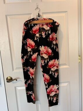 Lularoe Valentine Collection Pink Floral Print Leggings